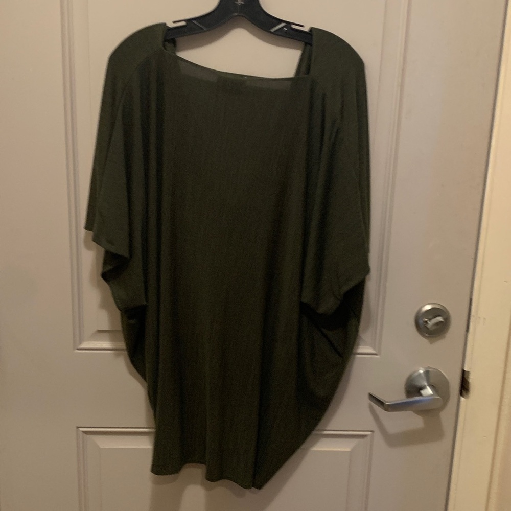 Sunday Saturday Draped Olive Green Top Size OSFM - Picture 4 of 4
